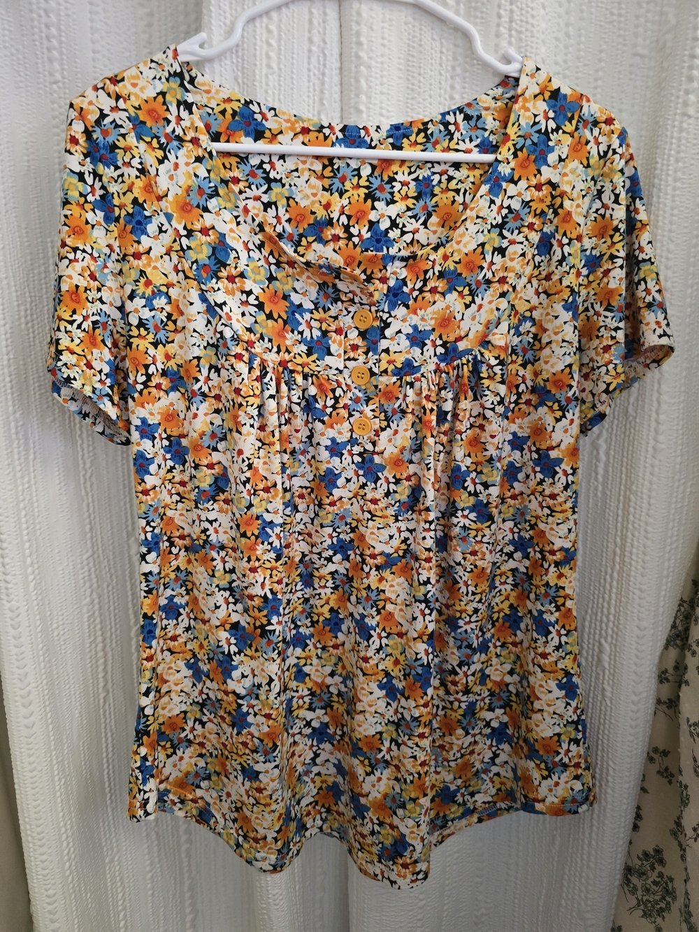 Floral Short-Sleeve Scoop Neck Top in Yellow & Blue